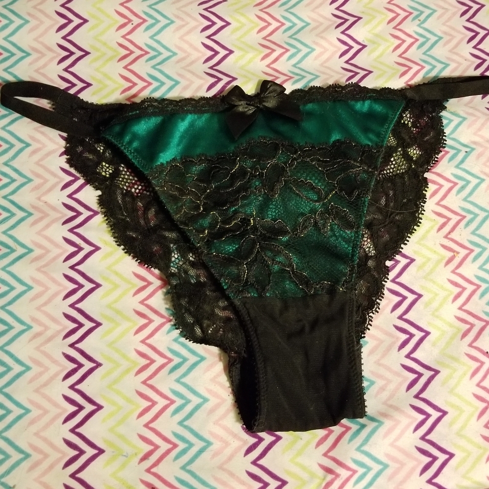 NWOT VS Green lace Cheekini panty